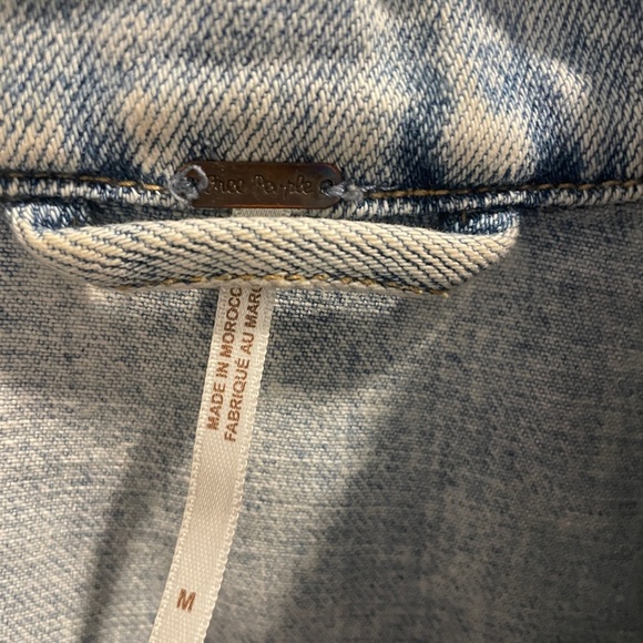 Free People Rumors Denim Jacket in a distressed light wash - sz M - Picture 5 of 6